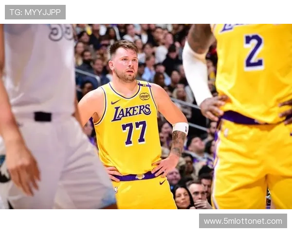 湖人主帅雷迪克力挺新援肯纳德,鼓励其多出手投篮 湖人主帅雷迪克力挺新援肯纳德,鼓励其多出手投篮