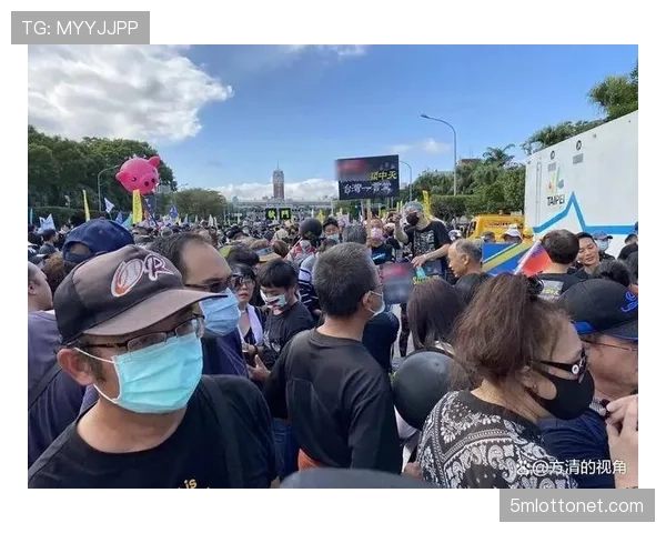 聚焦:马赛球迷组织“南部维洛德罗姆”发起抗议,反对下赛季季票价格上涨